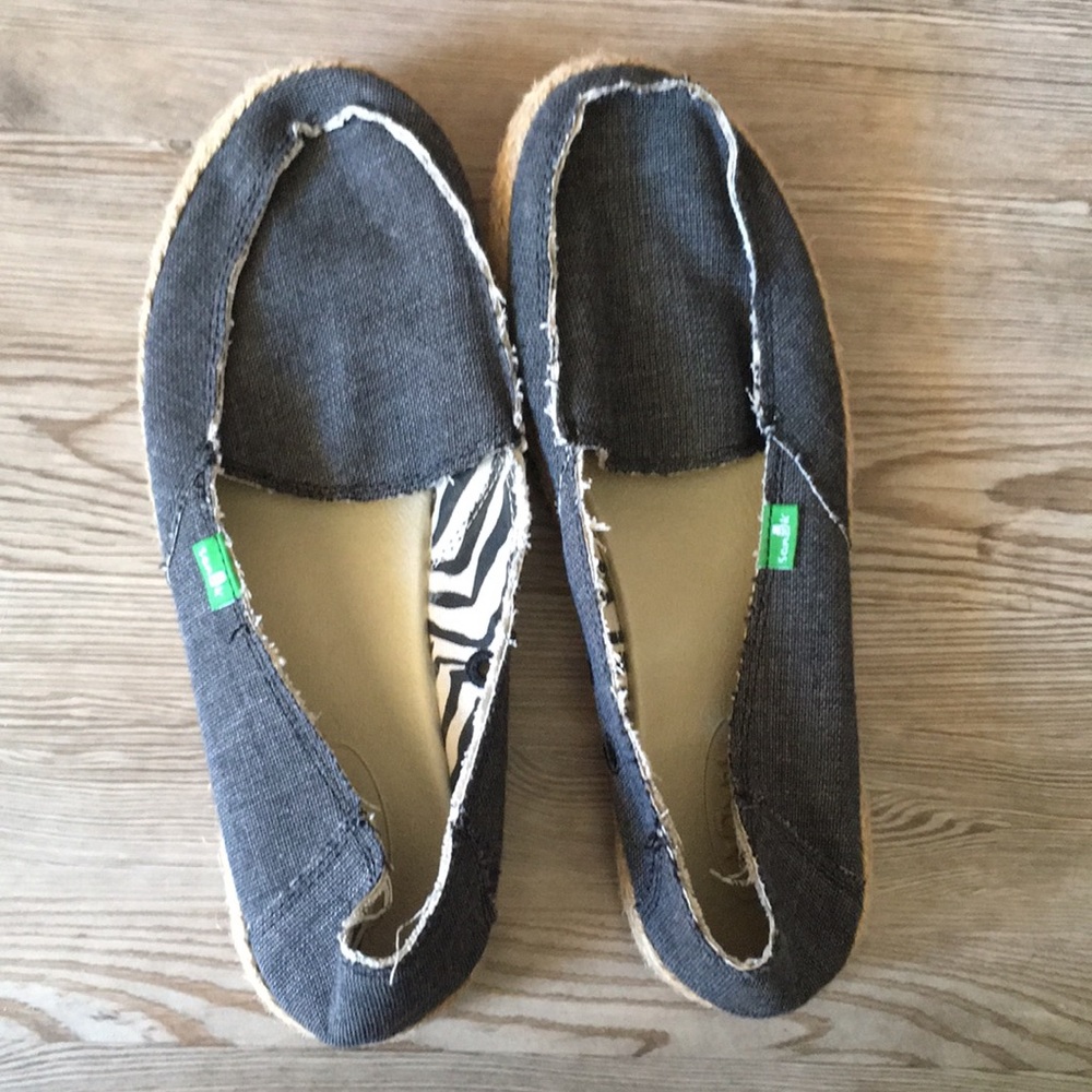 Size 8 Sanuk flats !